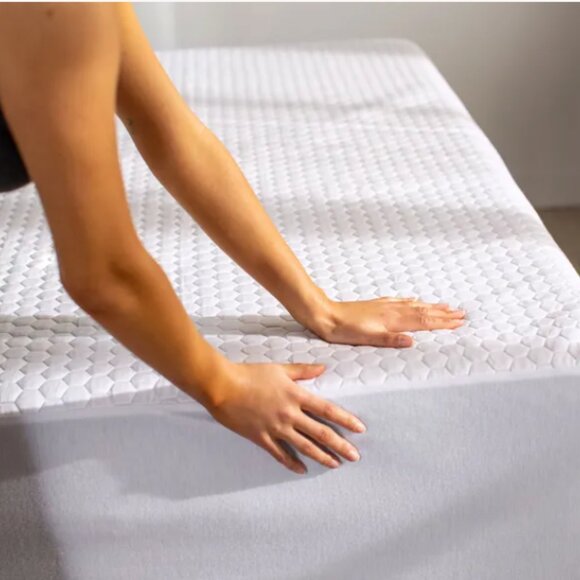 Never Used! Layla Cooling Mattress Protector – Queen - Picture 4 of 4